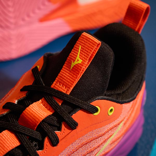 Full-bootie-constructie van de Mizuno Wave Luminous Elite
